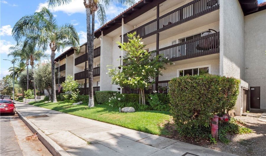5334 Lindley Ave 125, Encino, CA 91316 - 2 Beds, 2 Bath