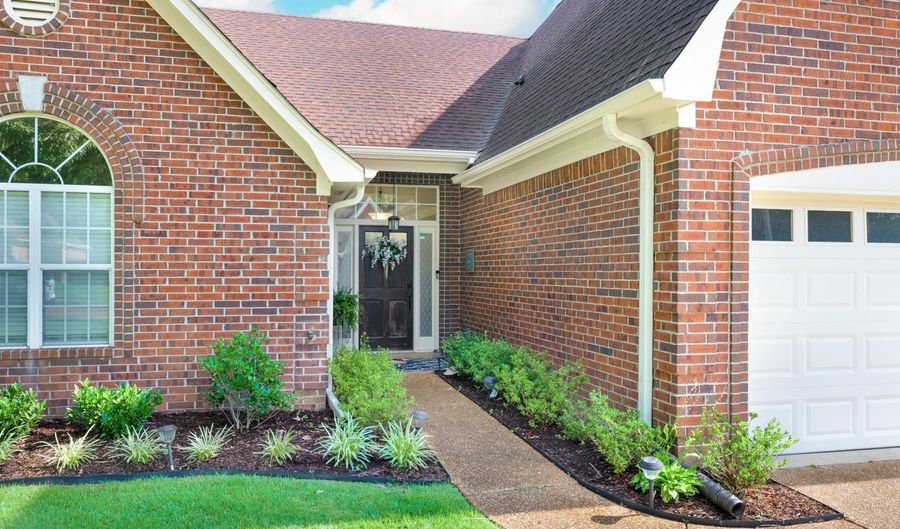 7686 SHADOW Gln, Bartlett, TN 38002 - 4 Beds, 3 Bath