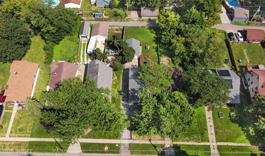 705 38th St, Des Moines, IA 50312 - 3 Beds, 2 Bath