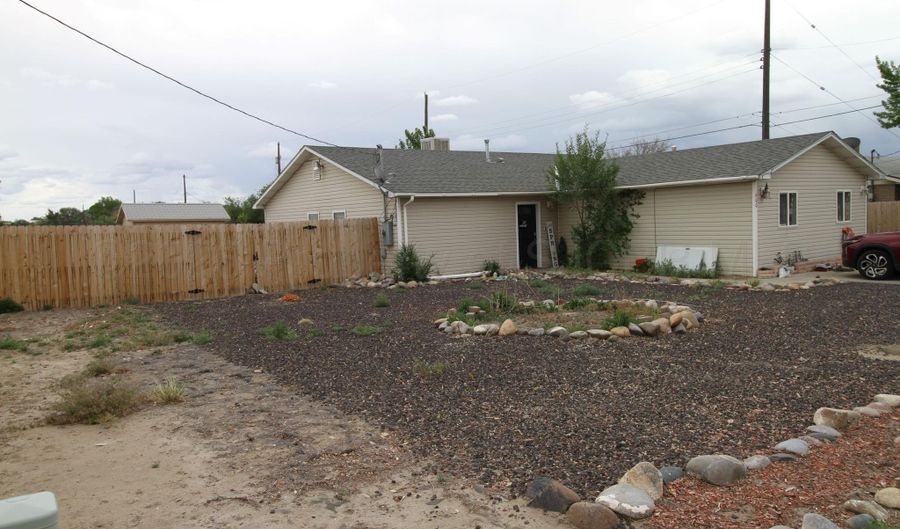 600 N FRONTIER St, Bloomfield, NM 87413 - 3 Beds, 2 Bath