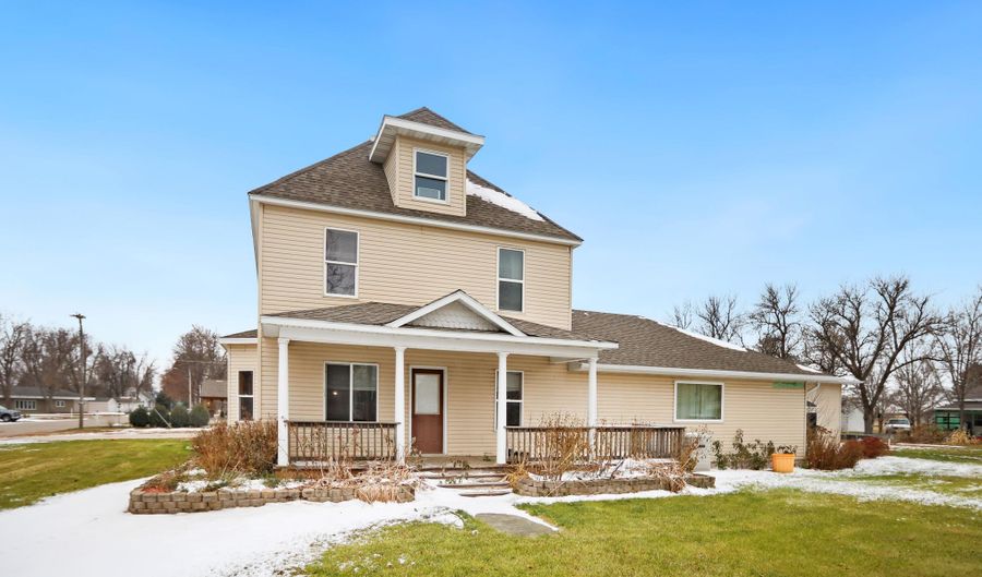 1098 Meaking Ave, Bowdle, SD 57428 - 5 Beds, 3 Bath