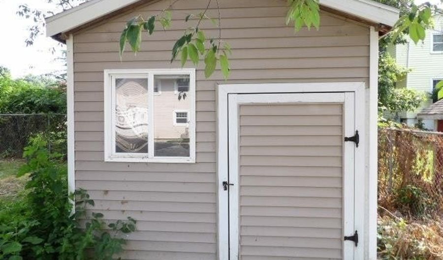 3225 W Cir, Adrian, MI 49221 - 3 Beds, 2 Bath