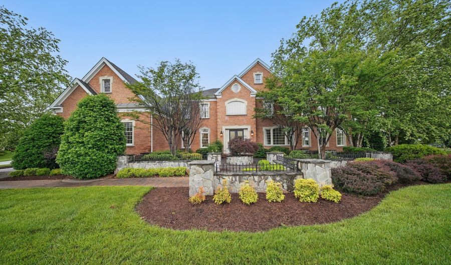 43582 OLD KINDERHOOK Dr, Ashburn, VA 20147 - 5 Beds, 7 Bath