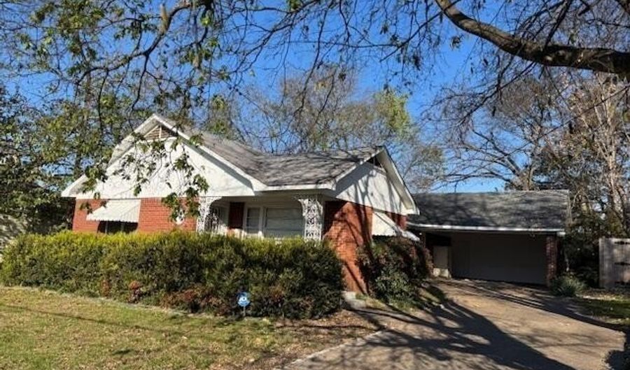 445 Bates St, Batesville, AR 72501 - 2 Beds, 2 Bath