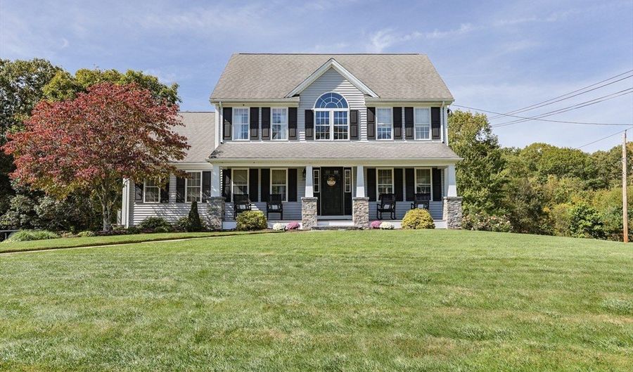 35 Christopher Dr, Attleboro, MA 02703 - 3 Beds, 3 Bath