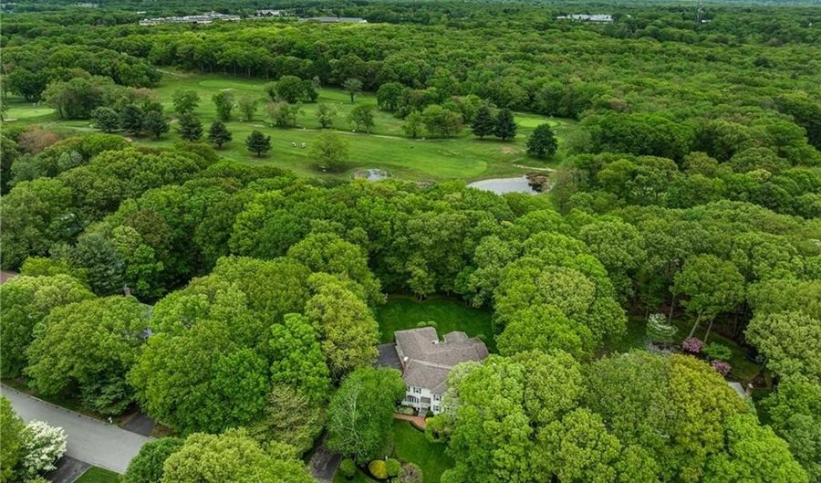 120 Fox Run, East Greenwich, RI 02818 - 5 Beds, 6 Bath