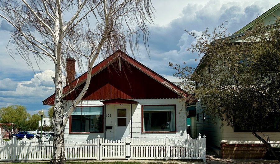 101 Elm St, Anaconda, MT 59711 - 2 Beds, 1 Bath