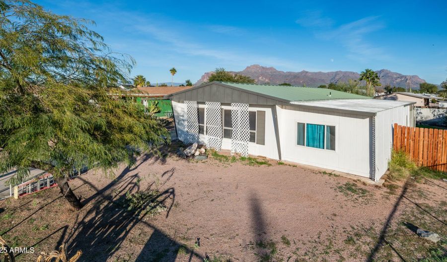 2359 S TOMAHAWK Rd, Apache Junction, AZ 85119 - 3 Beds, 2 Bath