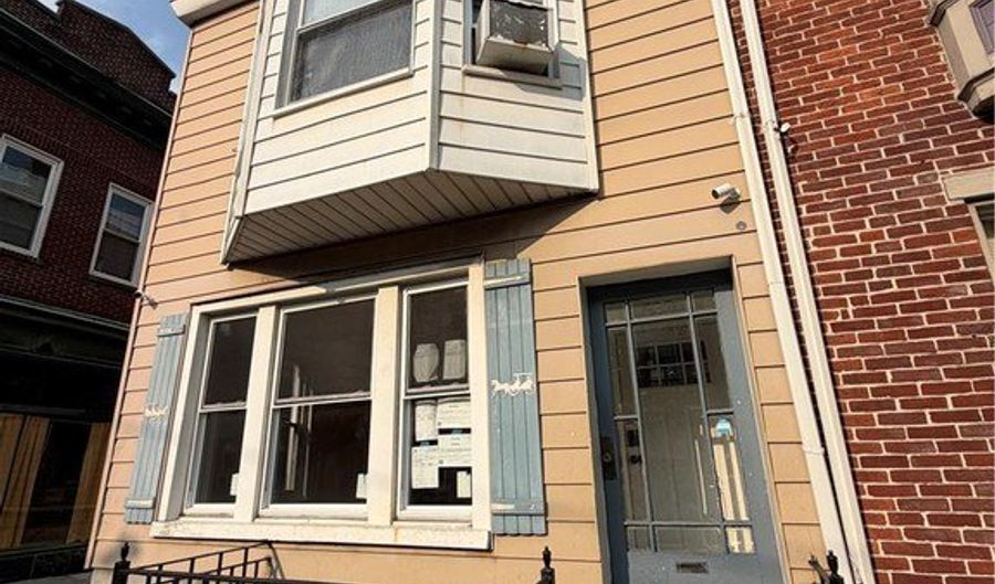 223 N 10th St 1, Allentown, PA 18102 - 2 Beds, 1 Bath