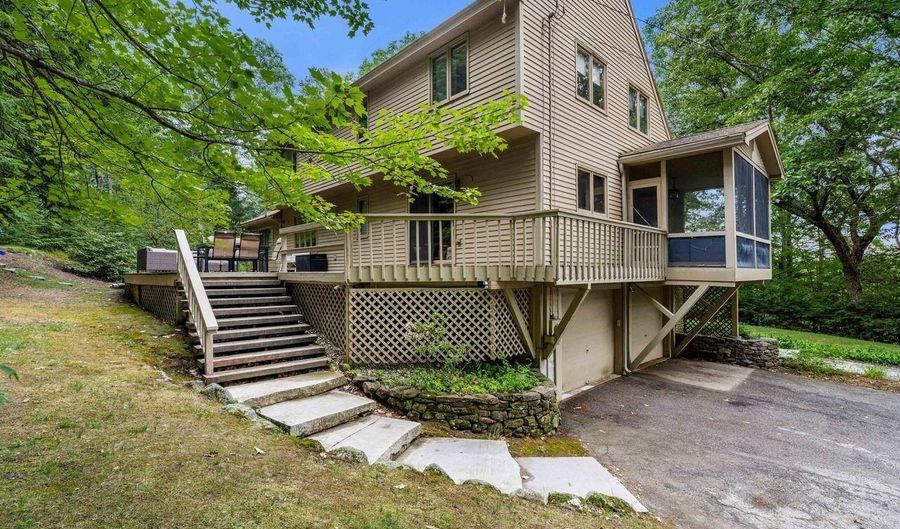 9 Pavillion Rd, Amherst, NH 03031 - 3 Beds, 4 Bath
