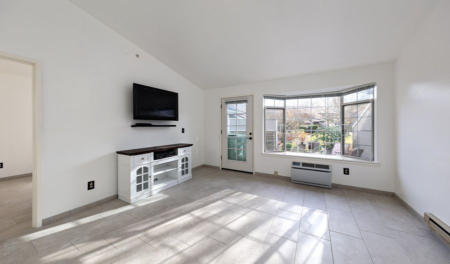 13775 SW SCHOLLS FERRY Rd 212, Beaverton, OR 97008 - 1 Beds, 1 Bath