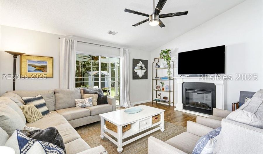 28 Lakeside Dr, Bluffton, SC 29910 - 3 Beds, 2 Bath