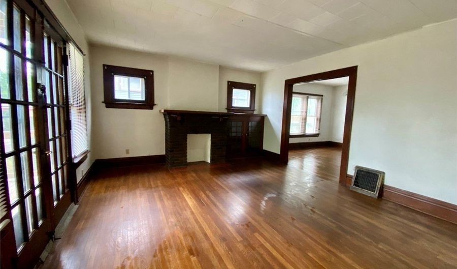 400 Cloverdale Ave Down, Akron, OH 44302 - 2 Beds, 1 Bath