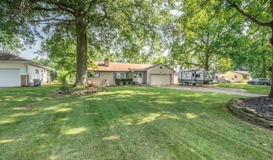 3832 Edinburgh Dr, Austintown, OH 44511 - 3 Beds, 3 Bath
