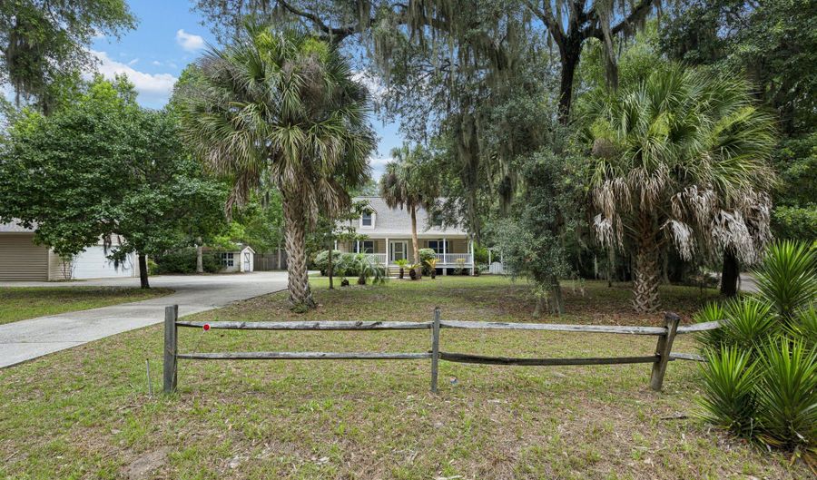 815 Sams Point Rd, Beaufort, SC 29907 - 3 Beds, 2 Bath