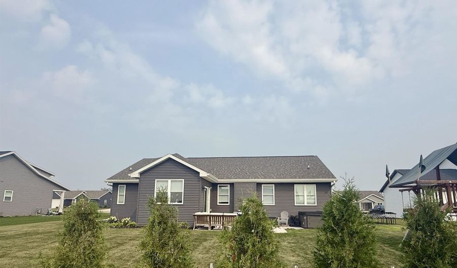 2849 E SUNSTONE Pl, Appleton, WI 54913 - 4 Beds, 3 Bath
