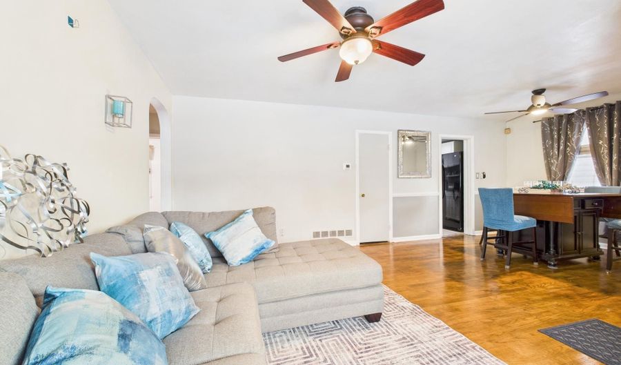 3213 DOYCRON Ct, Baltimore, MD 21207 - 3 Beds, 2 Bath