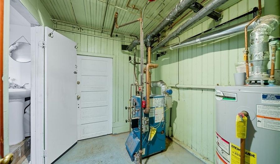 32 Maplewood Ave, Cranston, RI 02920 - 5 Beds, 2 Bath