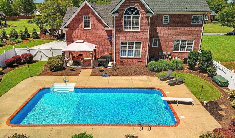 225 Watersedge Dr, Boiling Springs, SC 29316 - 4 Beds, 4 Bath
