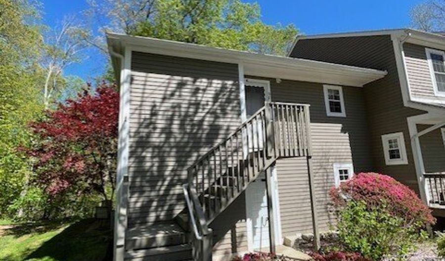 53 Brushy Plain Rd 9F, Branford, CT 06405 - 1 Beds, 1 Bath