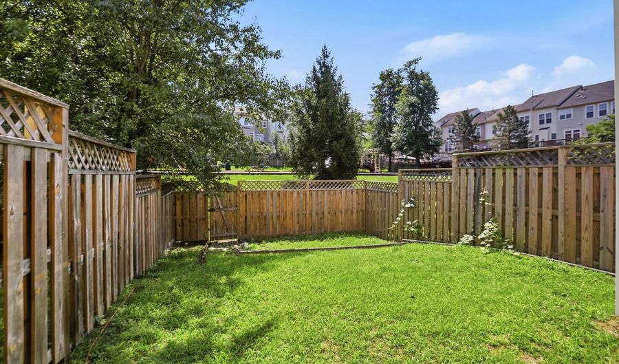 24652 SILTSTONE Sq, Aldie, VA 20105 - 3 Beds, 4 Bath