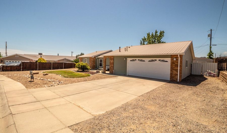 106 NORTHEIGHTS Dr, Bloomfield, NM 87413 - 3 Beds, 2 Bath