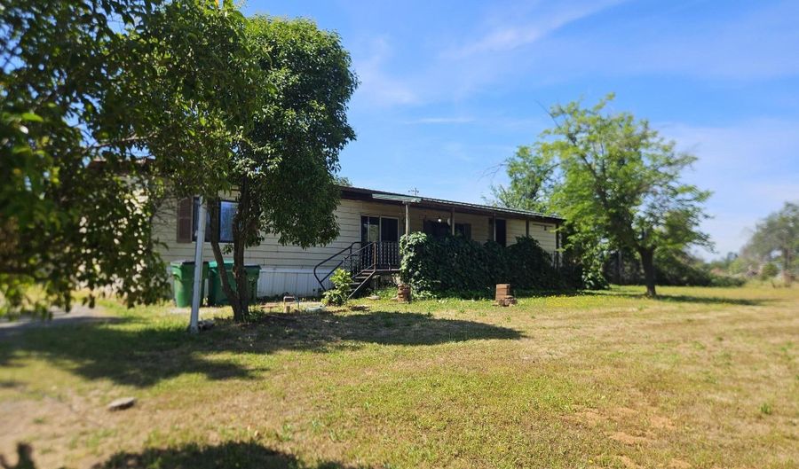 17705 Coyote Ln, Anderson, CA 96007 - 3 Beds, 2 Bath