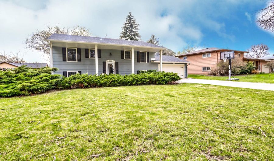 1231 N Kline St, Aberdeen, SD 57401 - 5 Beds, 2 Bath