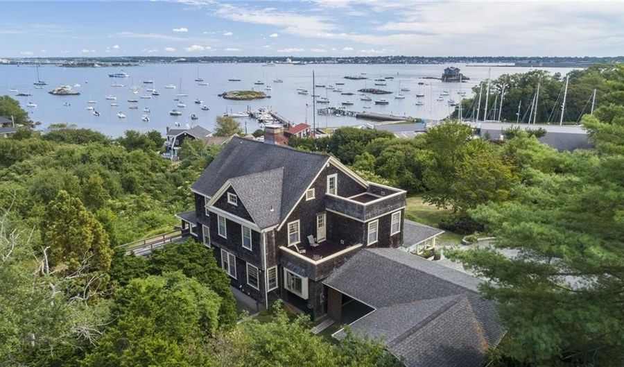 28 Newport St, Jamestown, RI 02835 - 4 Beds, 4 Bath