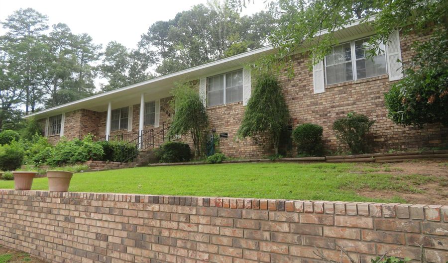 2084 Elaine Cir, Arkadelphia, AR 71923 - 4 Beds, 3 Bath