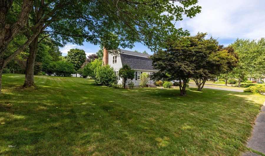 10 Empire Way, Bristol, CT 06010 - 3 Beds, 3 Bath