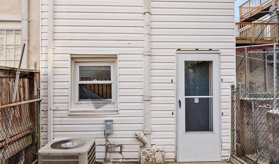 846 WOODWARD St, Baltimore, MD 21230 - 2 Beds, 1 Bath