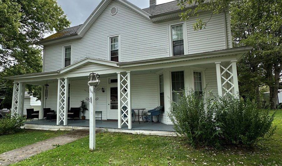 114 E Concord St, Athens, WV 24712 - 5 Beds, 2 Bath
