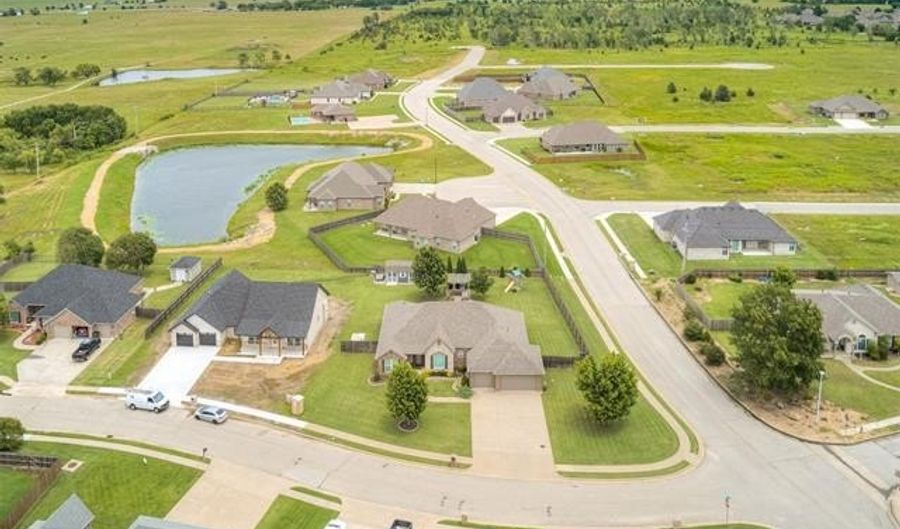 330 Parkhill Ln, Bartlesville, OK 74006 - 4 Beds, 3 Bath