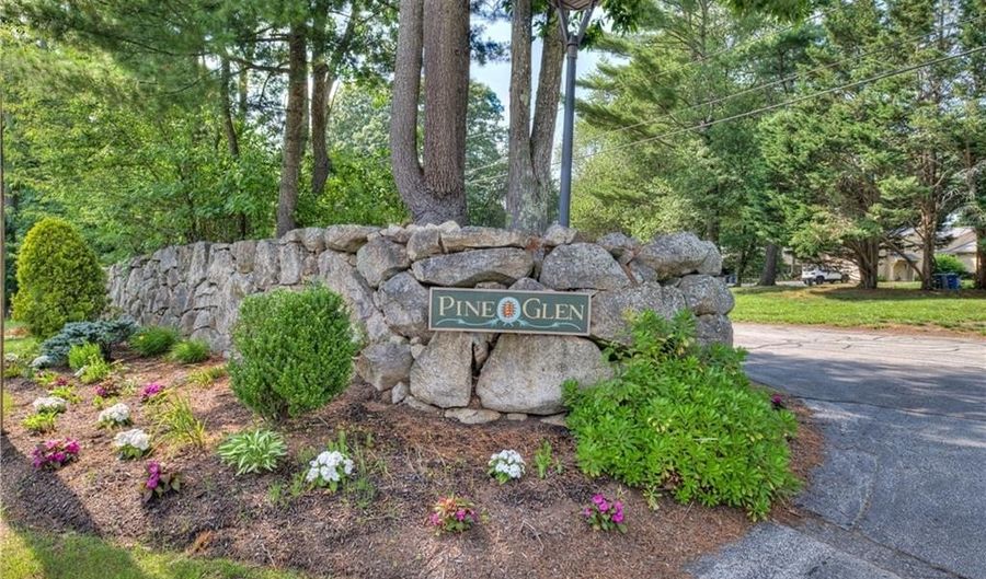123 Pine Glen Dr, East Greenwich, RI 02818 - 2 Beds, 2 Bath