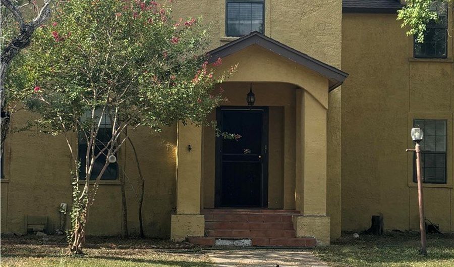 900 E 2nd St, Alice, TX 78332 - 5 Beds, 2 Bath