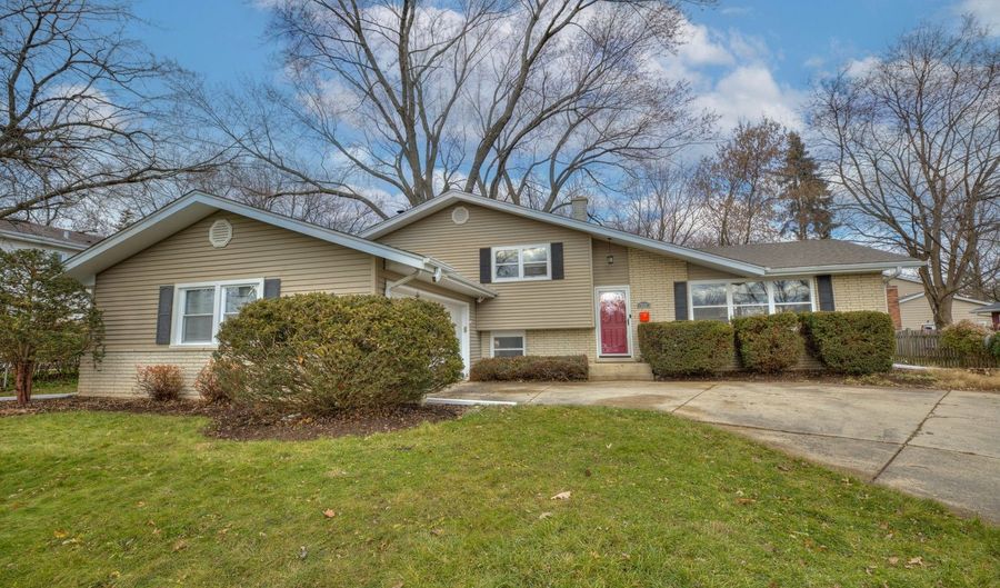 221 Tupelo Ave, Naperville, IL 60540 - 3 Beds, 2 Bath