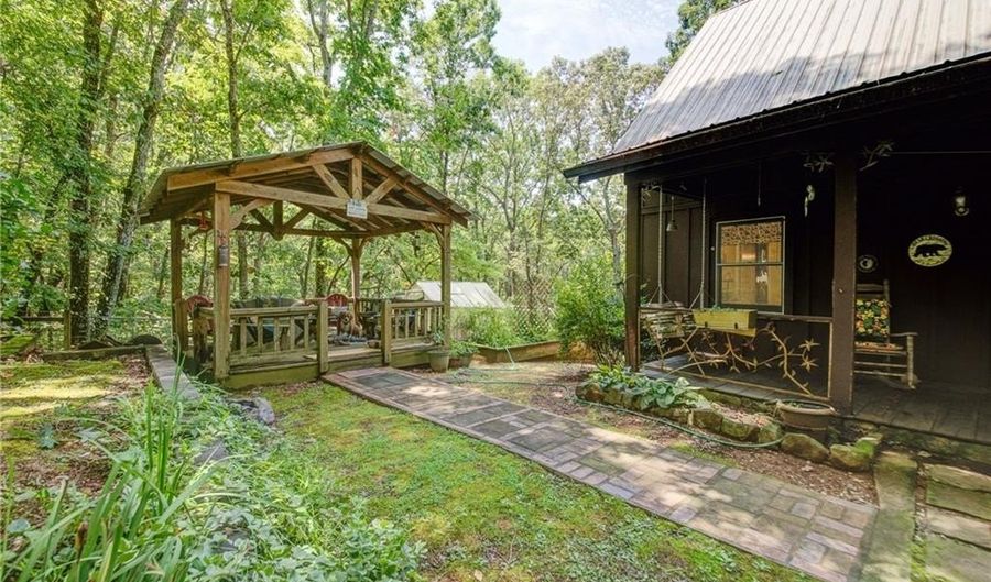 230 Skyview Dr, Clarkesville, GA 30523 - 2 Beds, 3 Bath