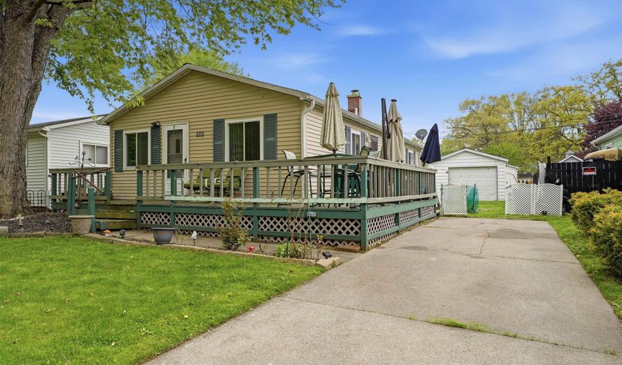 939 Liberty St, Algonac, MI 48001 - 3 Beds, 1 Bath