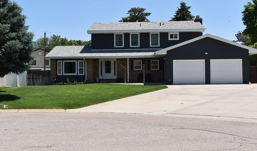 1635 Black Hills Ct, Alliance, NE 69301 - 4 Beds, 3 Bath
