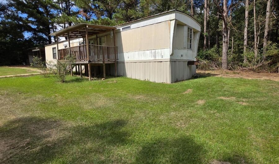 2735 SE East Lincoln Rd, Brookhaven, MS 39601 - 3 Beds, 2 Bath