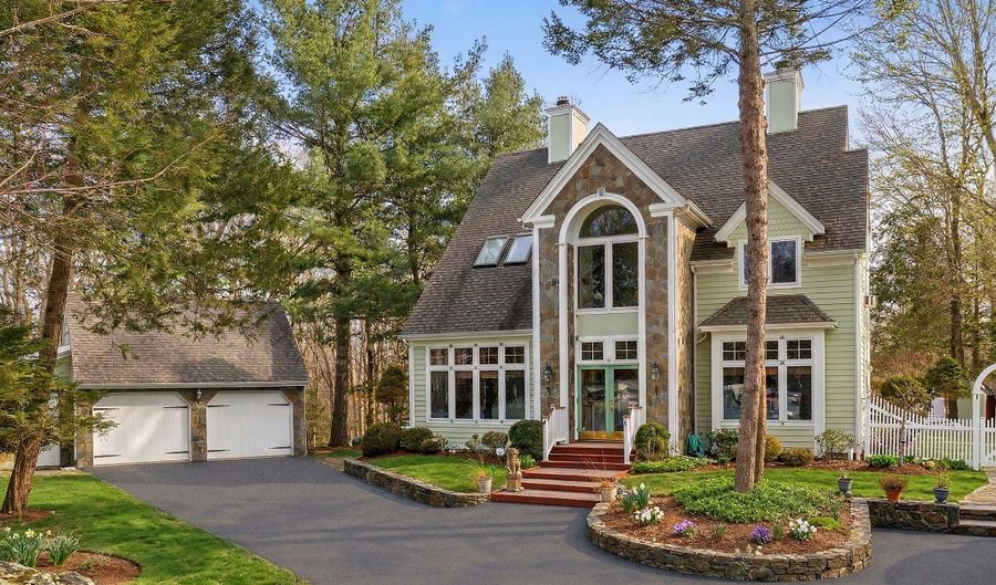 9- A Obtuse Rocks Rd, Brookfield, CT 06804 - 3 Beds, 3 Bath