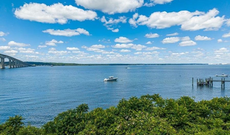 129 Seaside Dr, Jamestown, RI 02835 - 3 Beds, 3 Bath