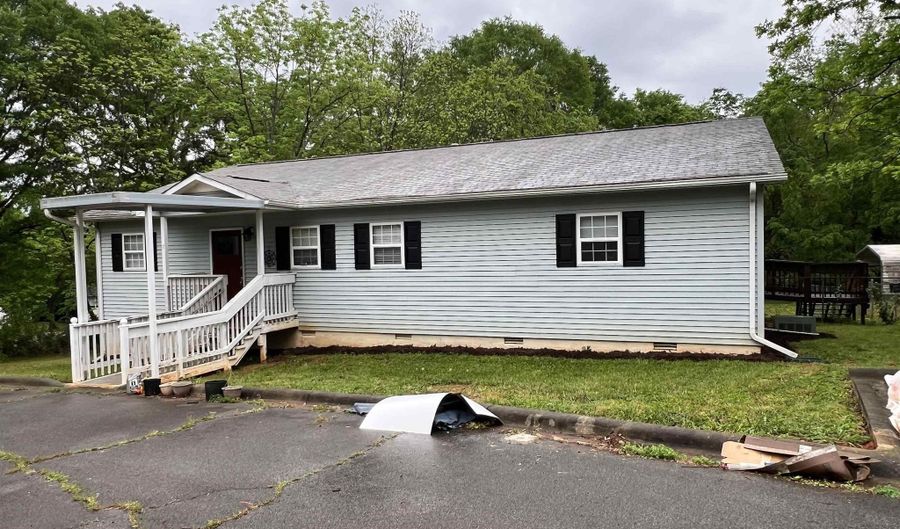 104 E Clairborne St, Blacksburg, SC 29702 - 4 Beds, 2 Bath