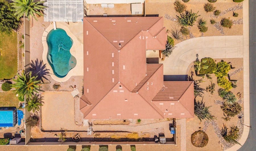 952 E FIELDSTONE Pl, Chandler, AZ 85249 - 3 Beds, 4 Bath