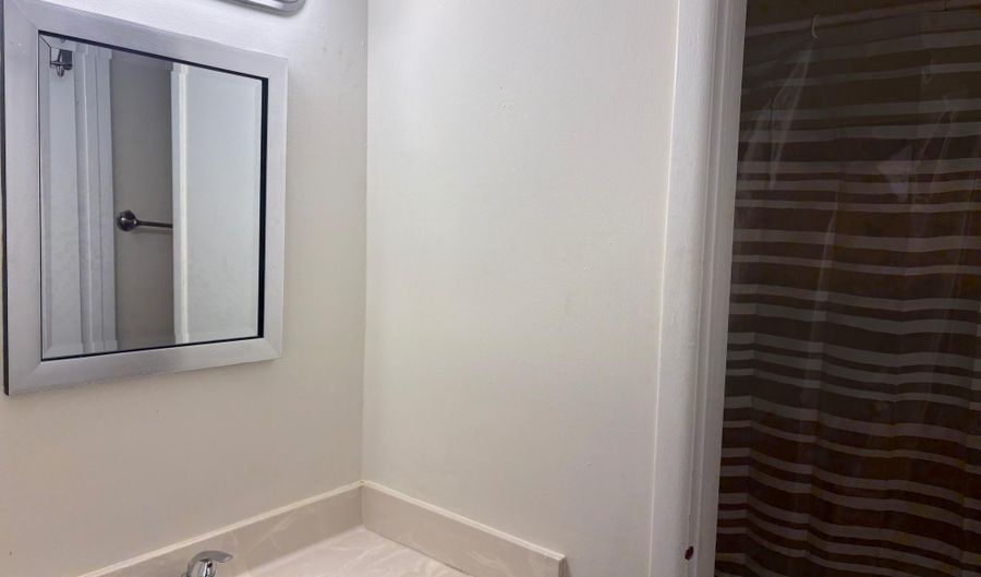 4308 ROCKPORT Ln, Bowie, MD 20720 - 2 Beds, 4 Bath