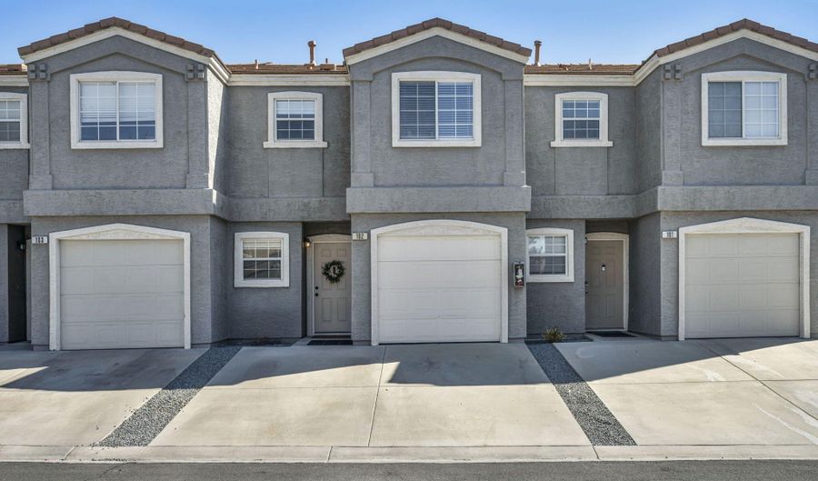 5650 El Paseo Dr Unit 102, Sparks, NV 89436 - 2 Beds, 3 Bath