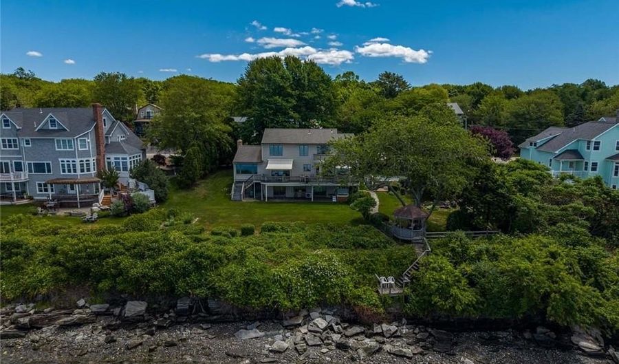 129 Seaside Dr, Jamestown, RI 02835 - 3 Beds, 3 Bath
