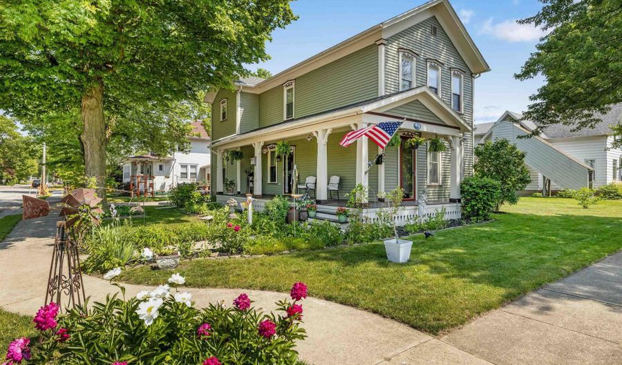 702 S Van Buren St, Auburn, IN 46706 - 3 Beds, 2 Bath