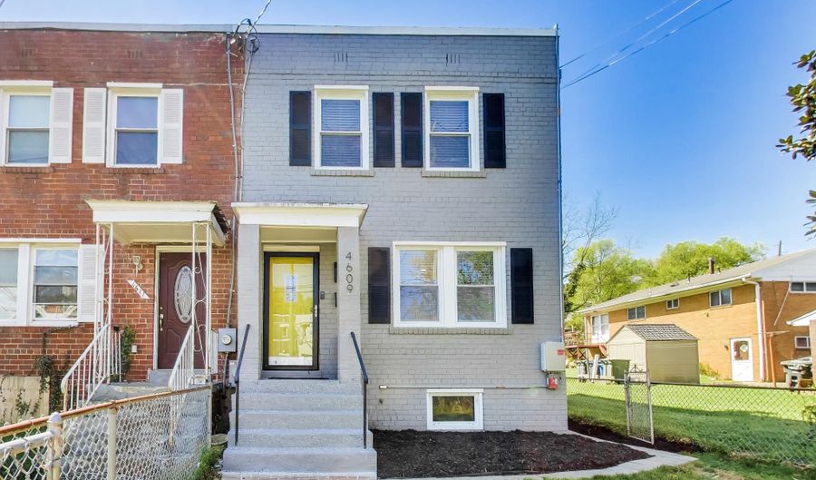 4609 HILLSIDE Rd SE, Washington, DC 20019 - 3 Beds, 3 Bath